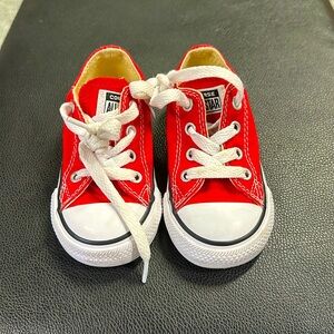 Red low top converse